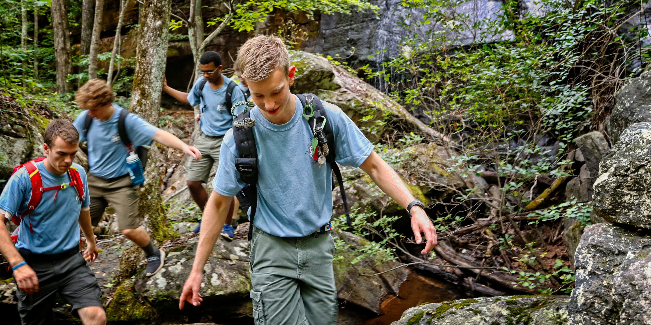 Scouts Hiking 4000x2000